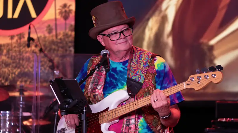 BASS / VOCALS: Gordon Rustvold
